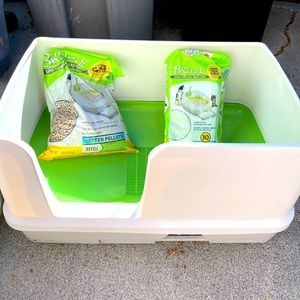 Cat litter box midsize green and white.